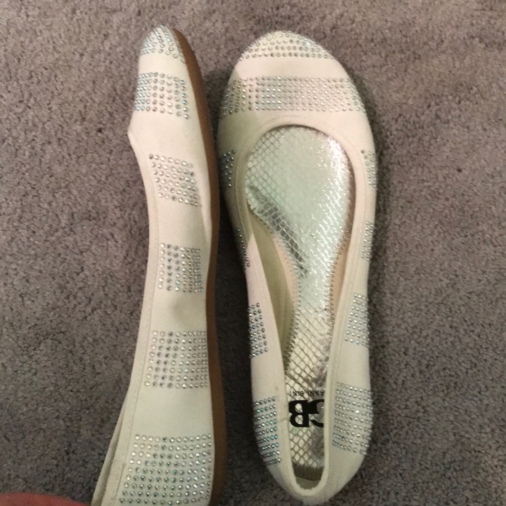 Flats - Picture 2 of 3
